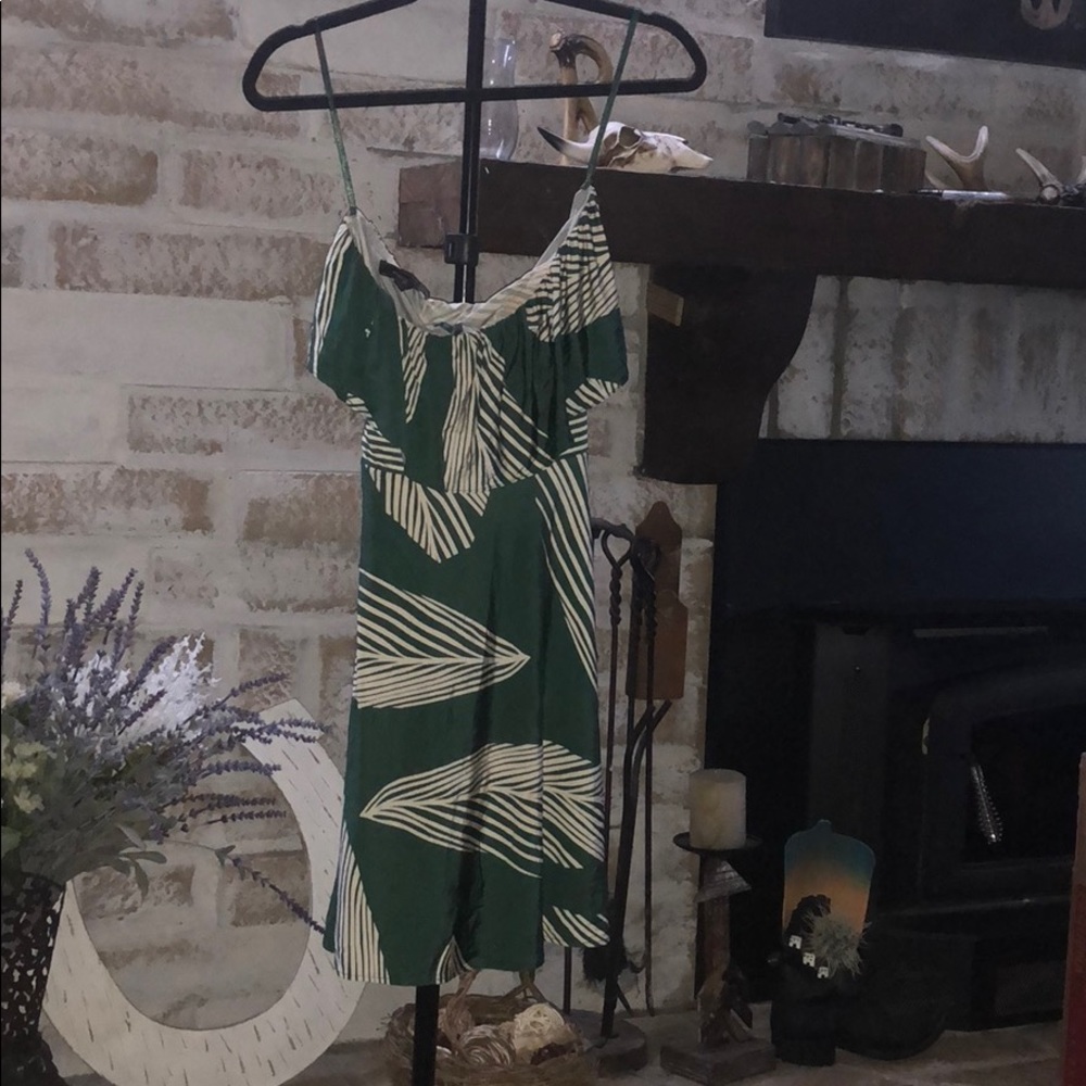 BCBGMaXAZRIA dress summer green size small